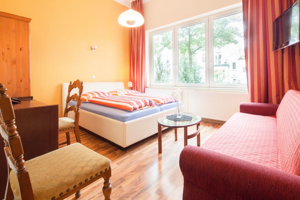 Double Room | In-room safe, desk, free cribs/infant beds, rollaway beds