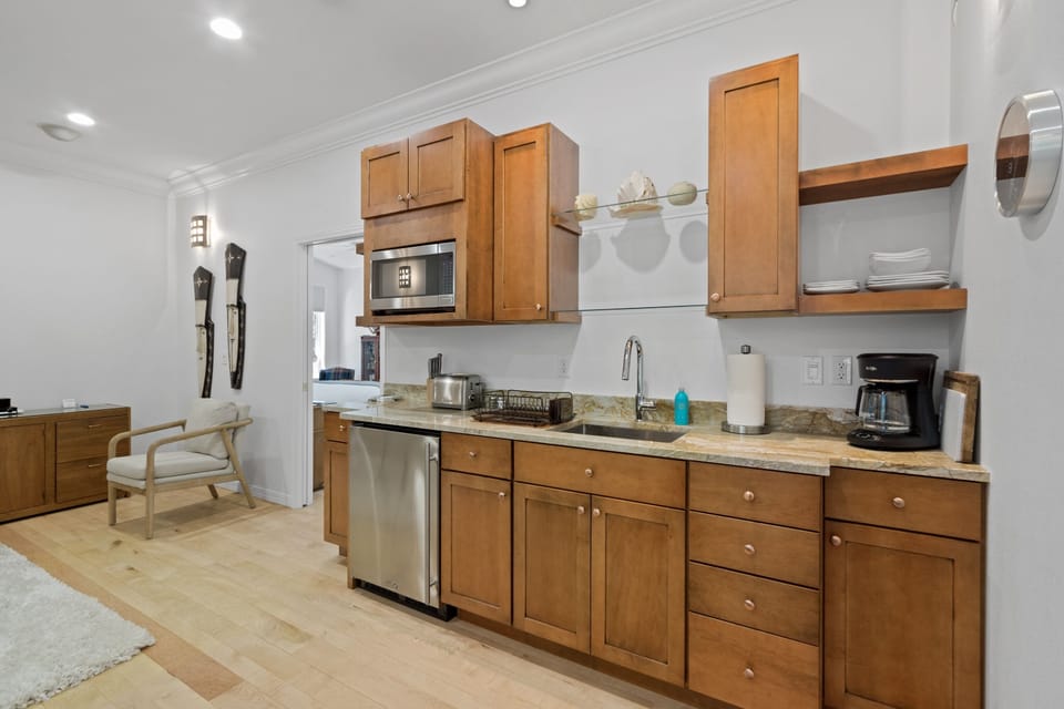 House, 1 Bedroom | Private kitchen | Fridge, microwave, coffee/tea maker, toaster