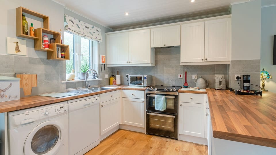 Kitchen, Mayfly Lake Lodge, Bolthole Retreats
