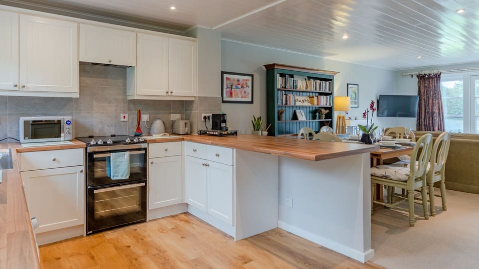 Kitchen to dining area, Mayfly Lake Lodge, Bolthole Retreats