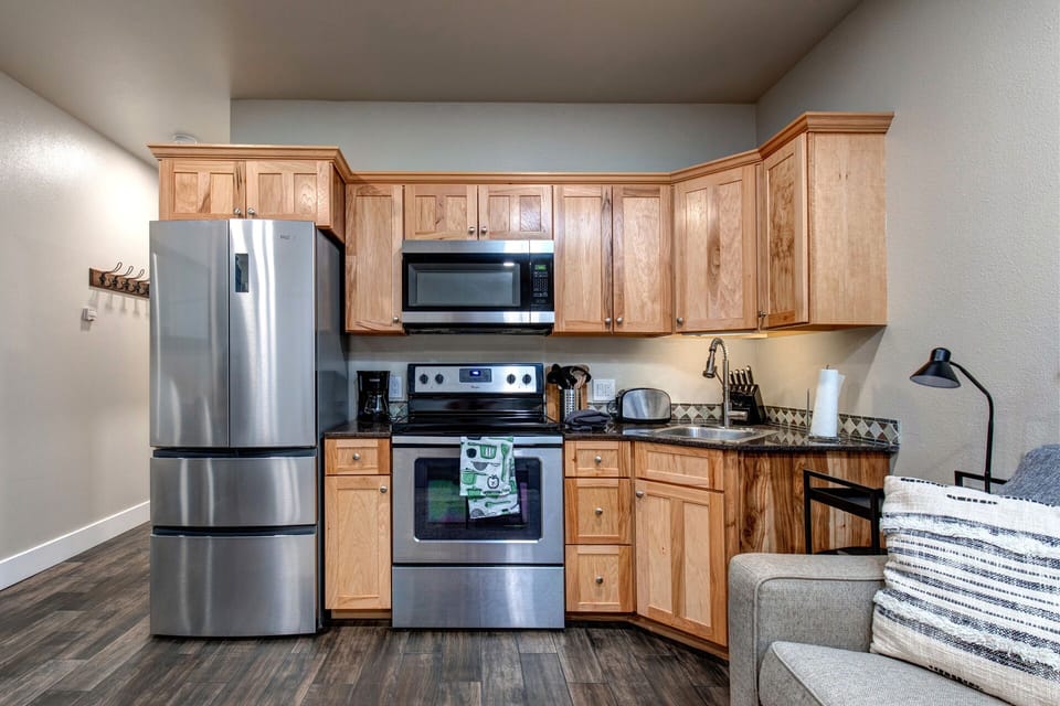 Prospector Lodge 616: Full kitchen