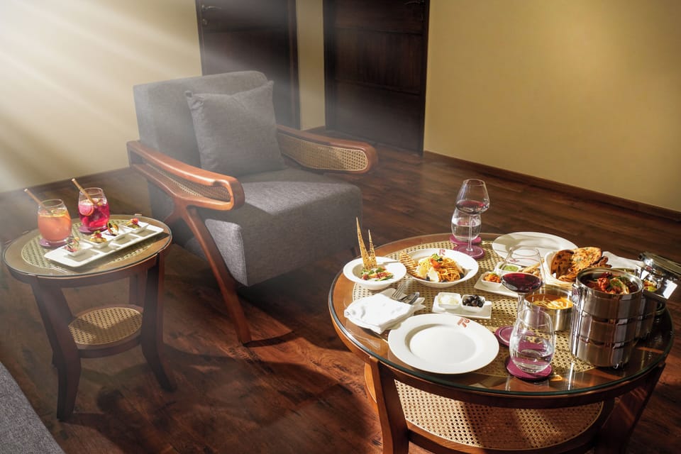 Pepper Suite (1 Bedroom accommodation) | Premium bedding, memory foam beds, minibar, in-room safe