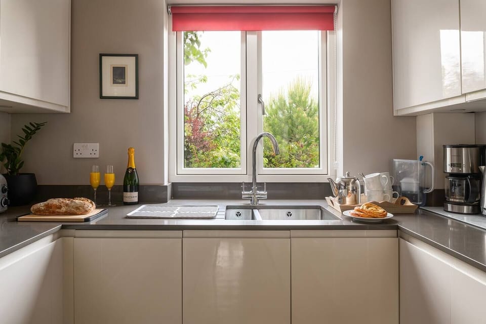 Fully equipped. Including a vitamix, a magimix, dual ovens, microwave and dishwasher