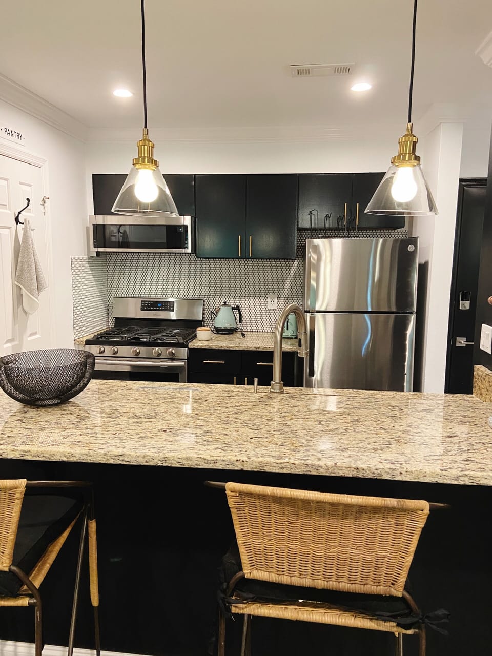 Fully Equip Kitchen with dishwashing machine 