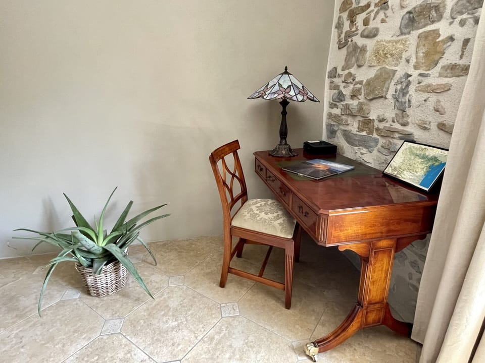 Deluxe Cottage, Ensuite | Lounge