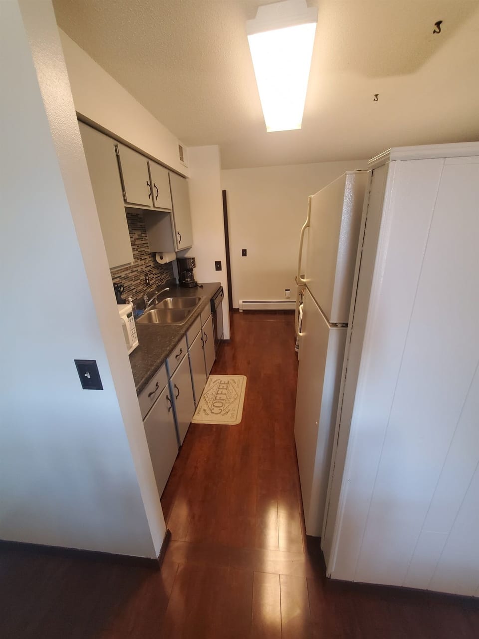 KP101APT1 - Kitchen w/appliances, cook/bake ware, place settings, mircorwave, and coffee machine