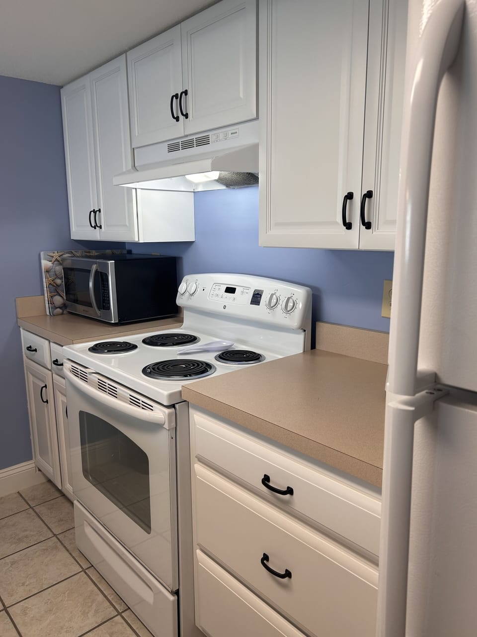 Fully stocked kitchen, but who’s cooking with amazing restaurants minutes away