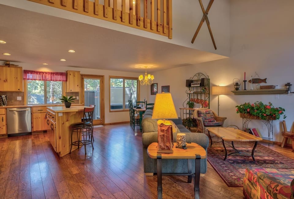 House, Multiple Beds (Coyote - Unit 15) | Living area