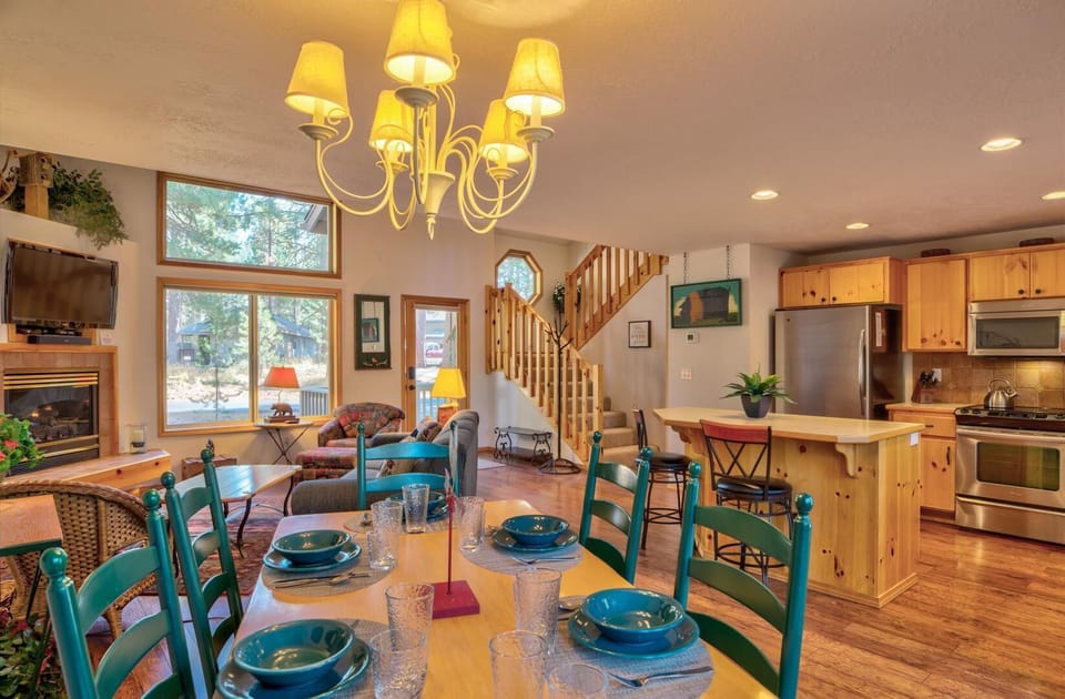 House, Multiple Beds (Coyote - Unit 15) | Dining