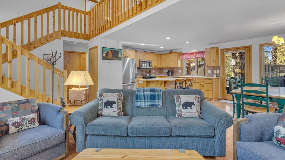 House, Multiple Beds (Coyote - Unit 15) | Living area