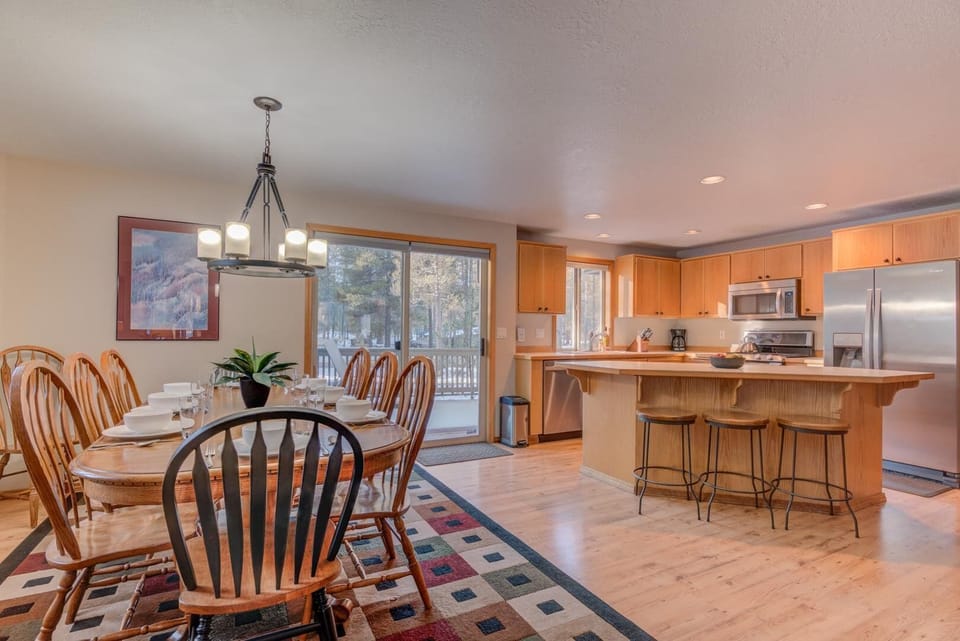 House, Multiple Beds (Ashwood - Unit 1) | Dining