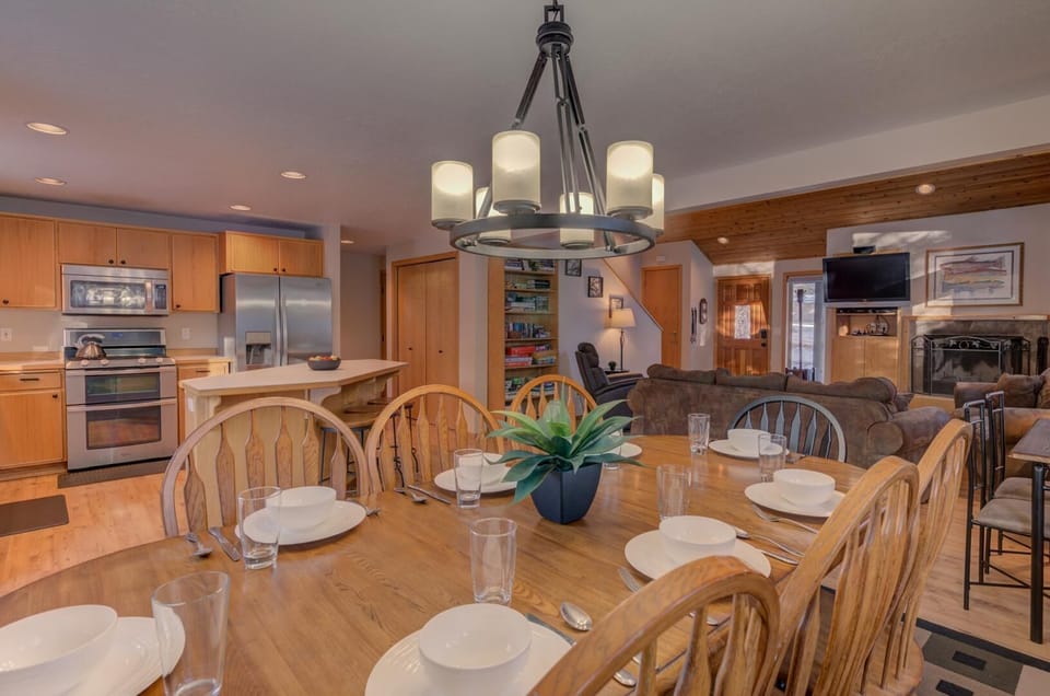House, Multiple Beds (Ashwood - Unit 1) | Dining