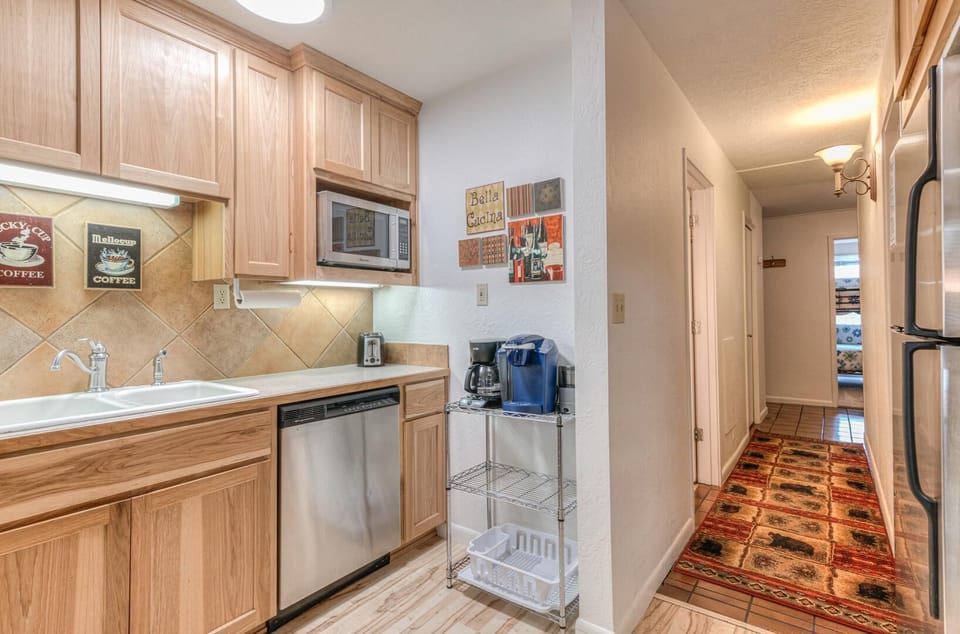 Condo, Multiple Beds (Abbot House - Unit 8) | Private kitchen