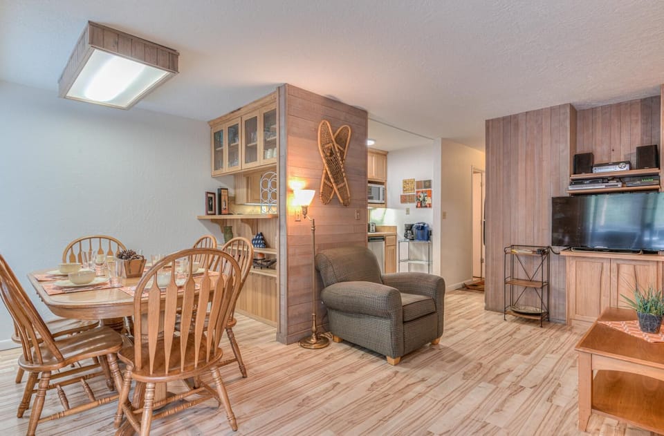 Condo, Multiple Beds (Abbot House - Unit 8) | Living area