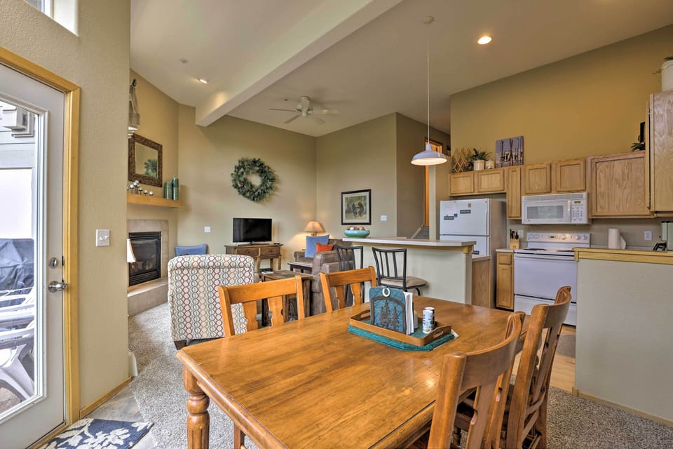 Dining Room | Access to Balcony