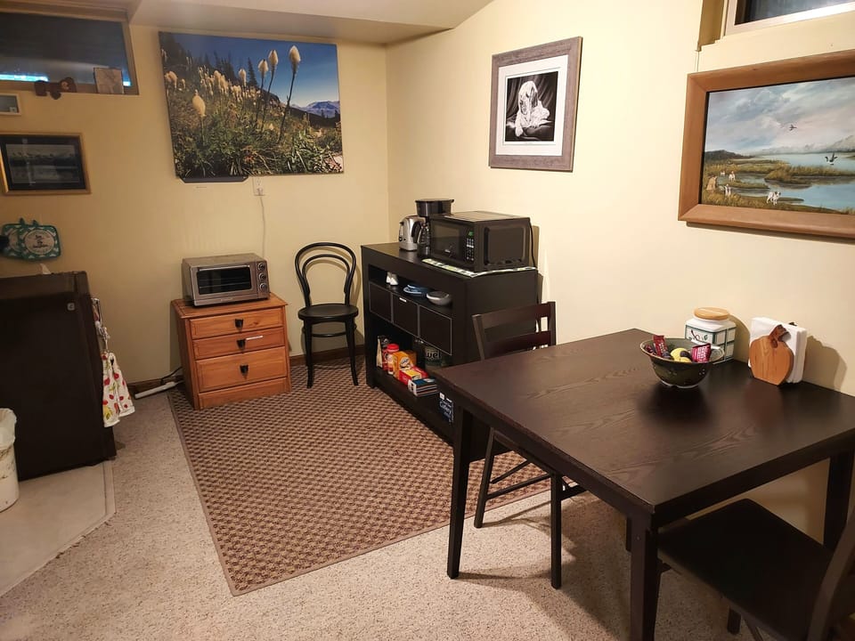 Dining/Kitchenette