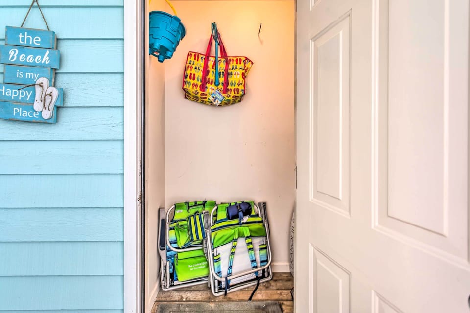 Storage Closet | Beach Chairs | Sand Toys