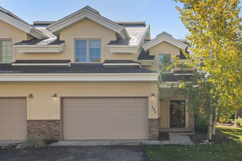 Exterior Entryway & Garage