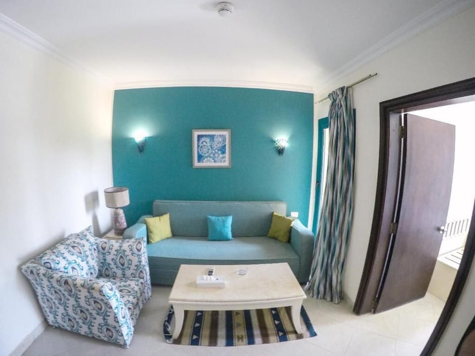 Minibar, desk, free WiFi, bed sheets