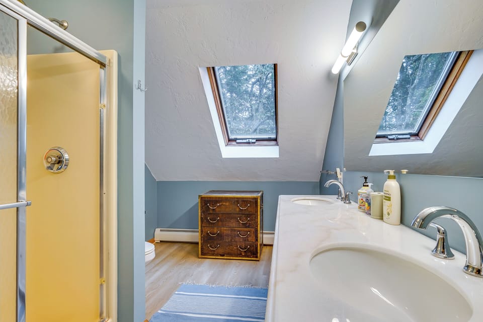 Bathroom 2 | Towels Provided