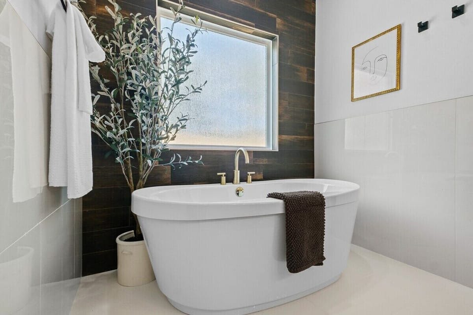 Our gorgeous free-standing jacuzzi tub.