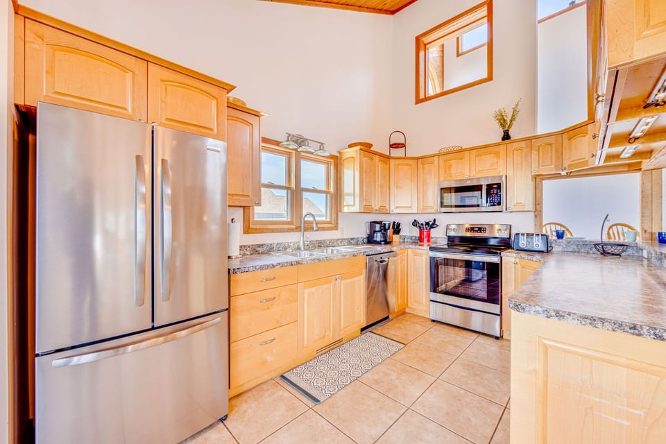 09-Surf-Or-Sound-Realty-985-Seashella-Kitchen-2