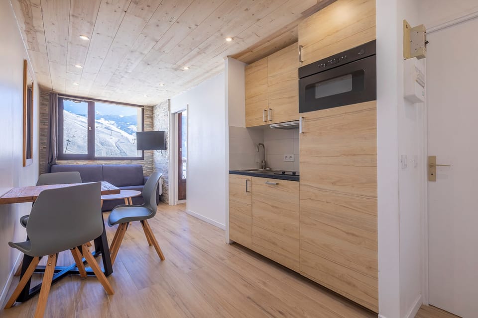 Apartment, Ensuite (Vue sur Montagne -App 617) | Private kitchen | Fridge, microwave, stovetop, dishwasher
