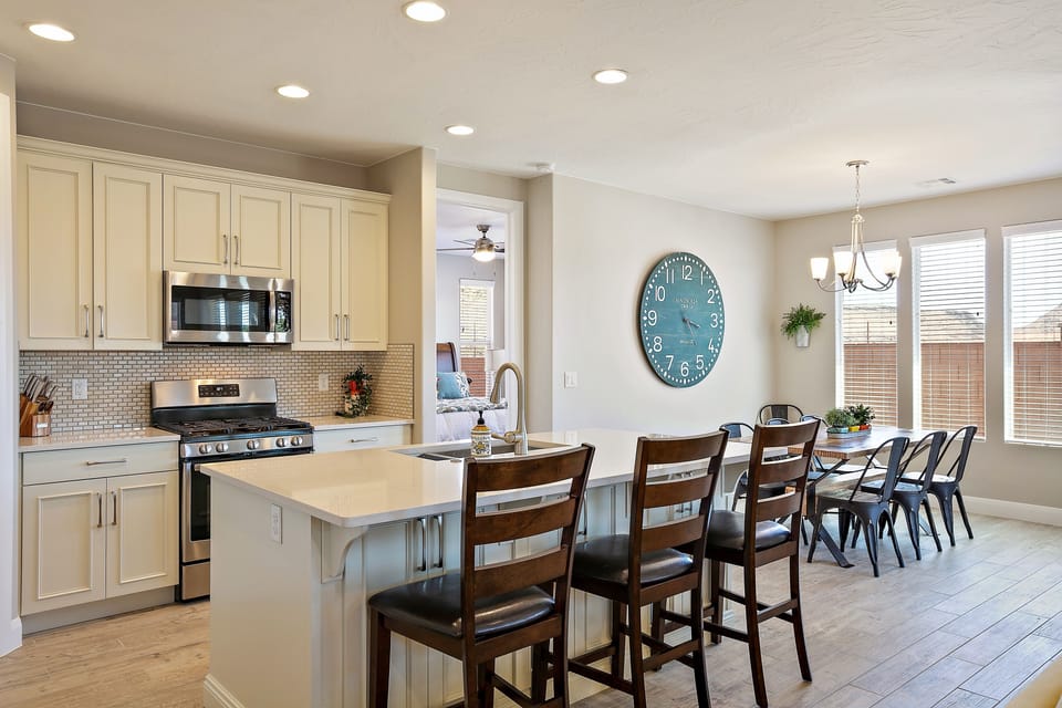 House, 4 Bedrooms | Private kitchen | Fridge, oven, coffee/tea maker, toaster