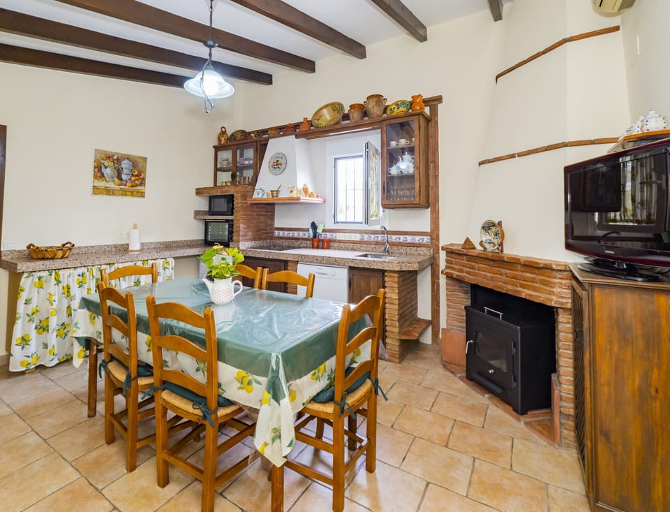 Kitchen of this rural house in Pizarra