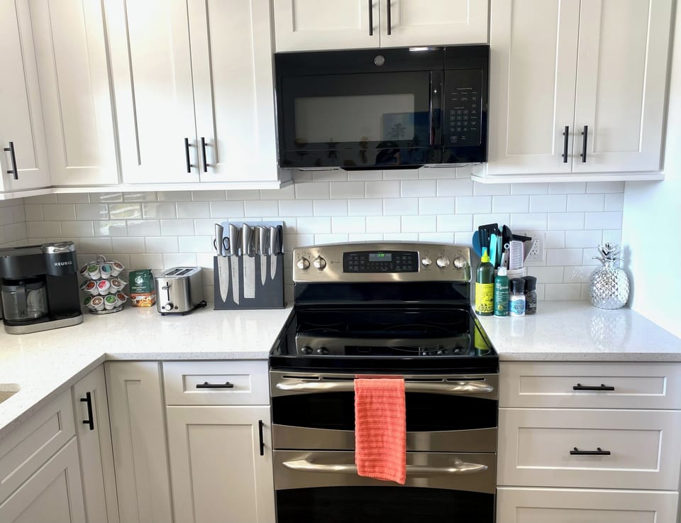 There is a double oven for your convenience when cooking