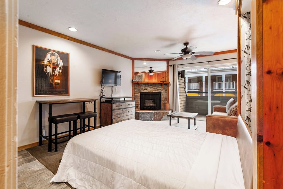 Living Area with Sleeper Sofa & Murphy Bed
