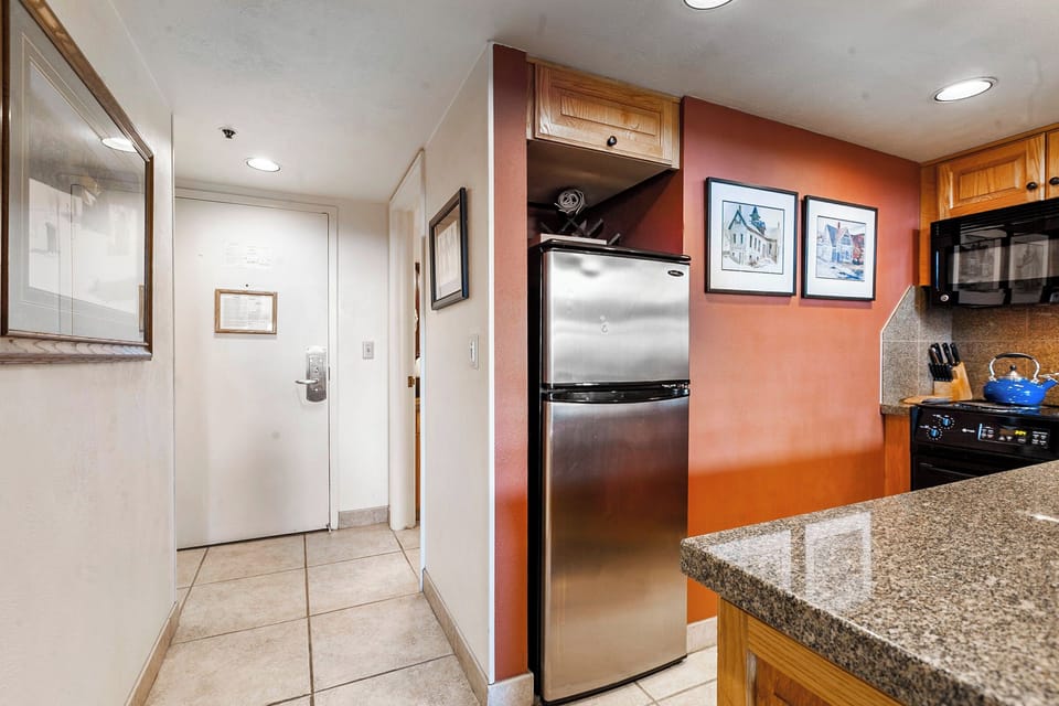 Hallway / Kitchen