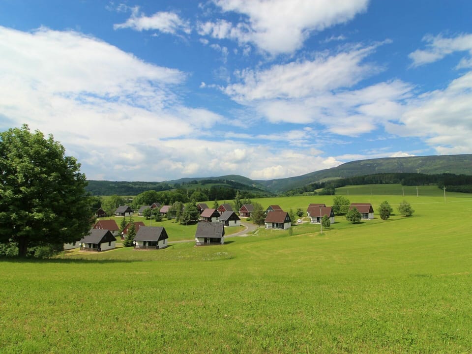 Cloud, Sky, Plant, Natural Landscape, Tree, Highland, Cumulus, Grassland, House, Grass