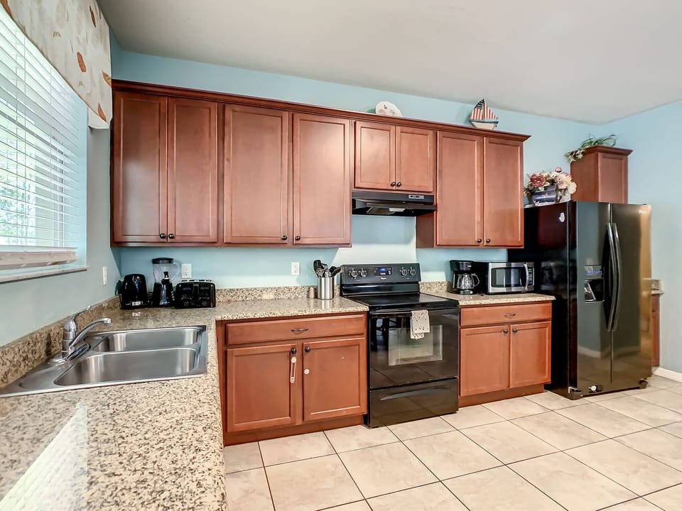 fully equipped kitchen