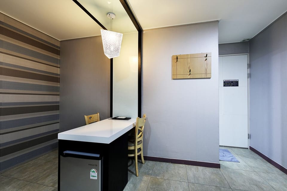 Deluxe Room (Free Breakfast for 2, except Monday) | Hypo-allergenic bedding, down comforters, desk, blackout drapes