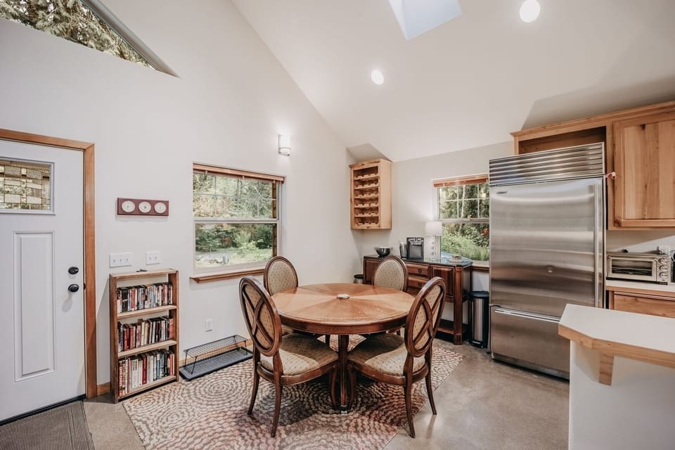 Dining Room, Dining Table, Furniture, Indoors, Table