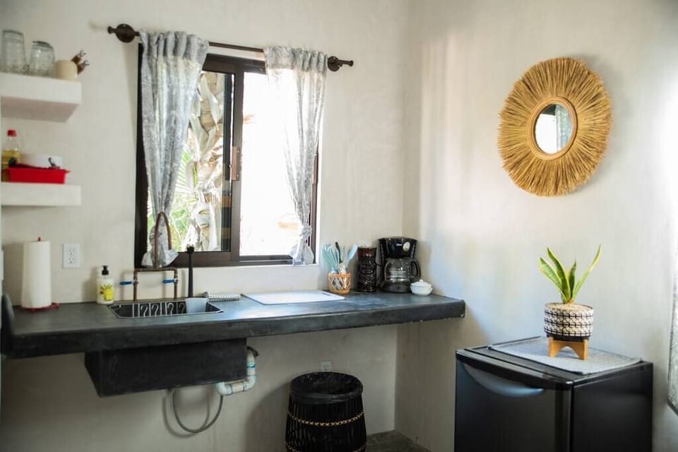 Suite 4 Bunkhouse Kitchenette 