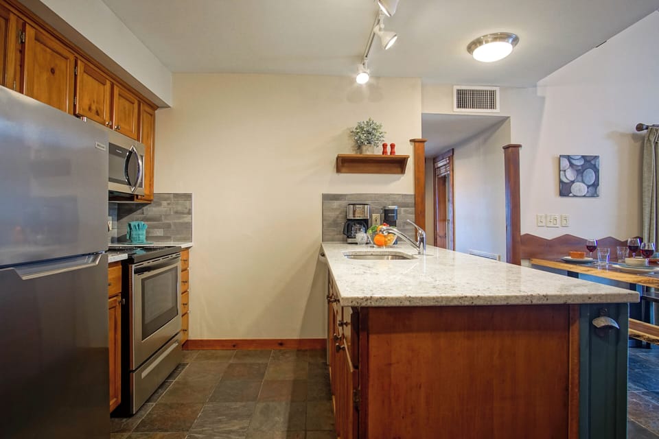 Full kitchen
