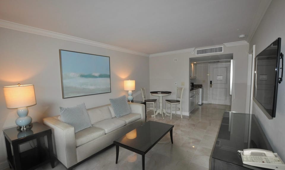 high-quality dinning table & chairs.Most condos don’t provide any table & chairs