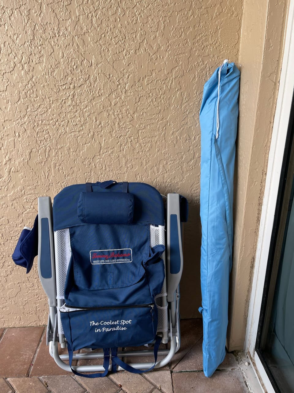 Newer Tommy Bahamas umbrella and 2 chairs