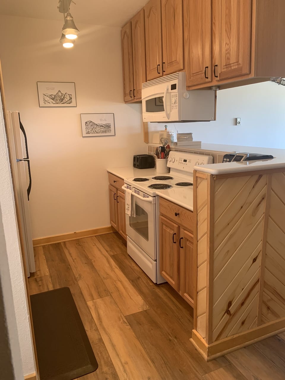 Fully stocked kitchen. Coffee pot and Keurig available.