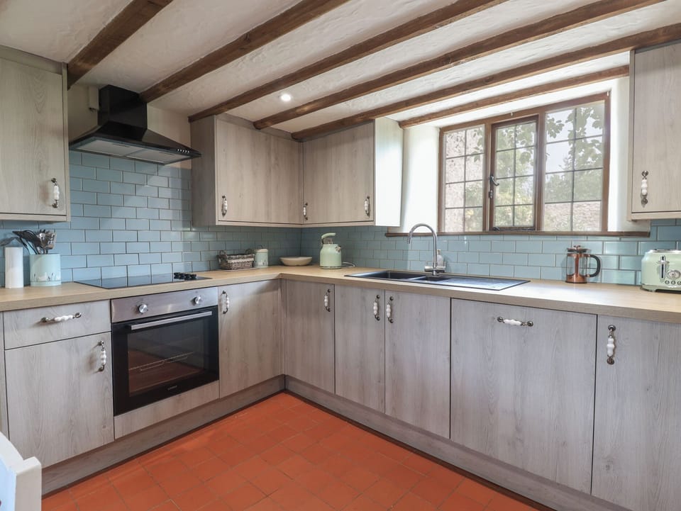 Cottage | Private kitchen | Fridge, dishwasher, electric kettle, toaster