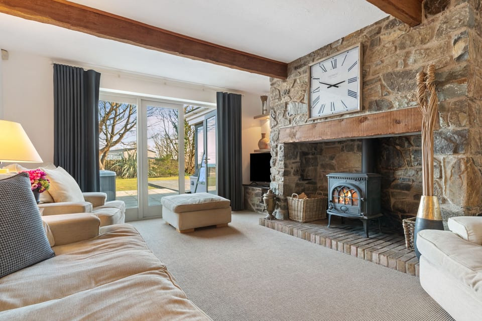 hot tub, sea views, luxury cottage, Log Burner
