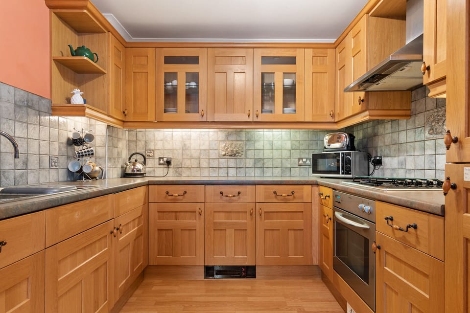 Lovely Apartment, Close to Beaches, Harbour and Town Centre