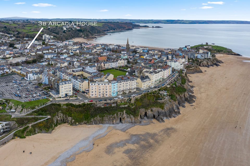 Lovely Apartment, Close to Beaches, Harbour and Town Centre