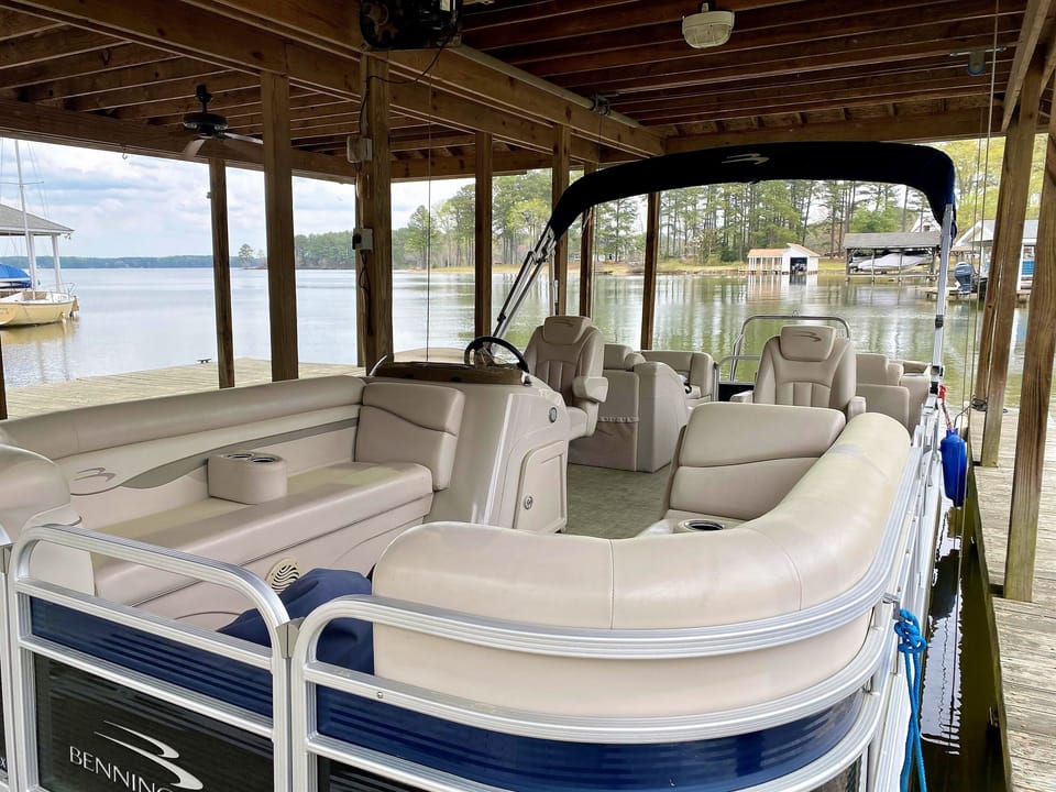 Rent the Bennington 25FT 150HP Pontoon!