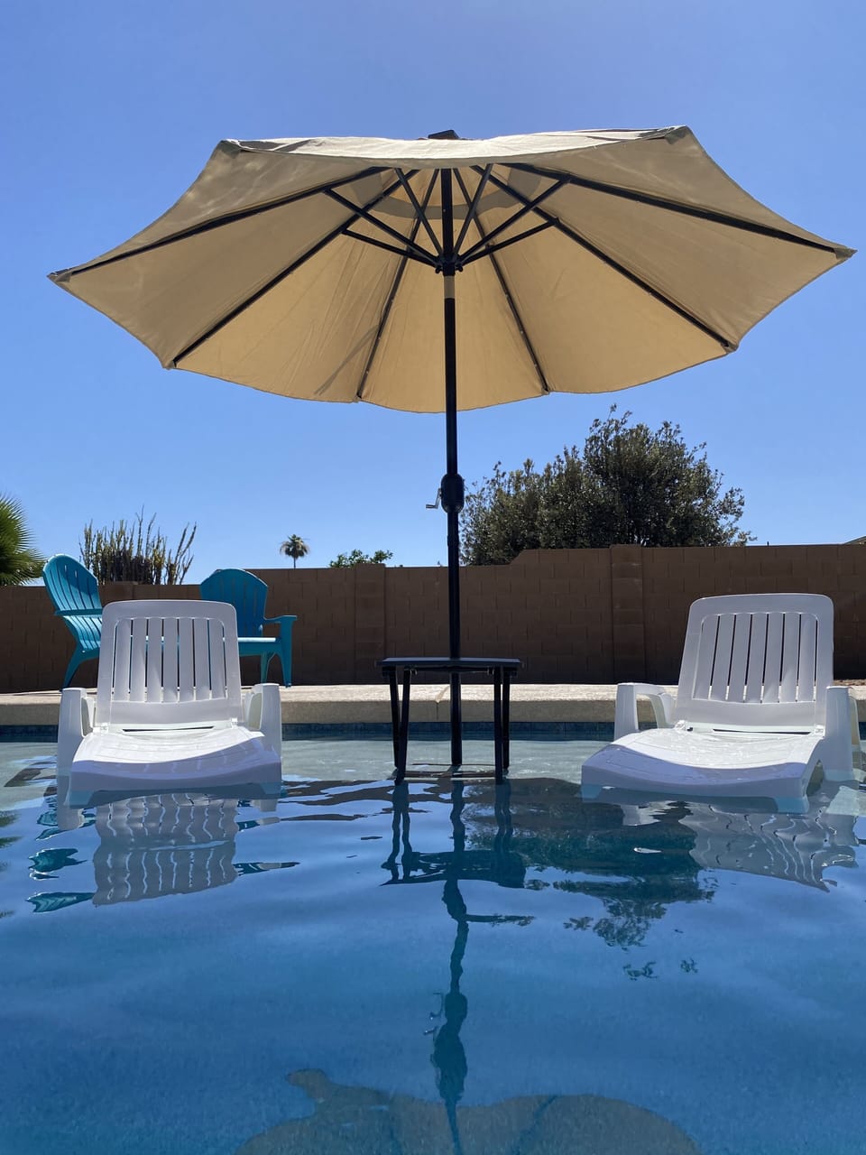 Welcome to the sun and your own private oasis in Sun City!