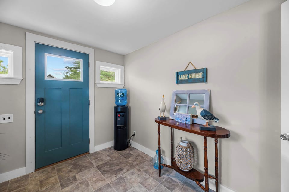From the moment you arrive, you’ll feel right at home with a warm welcome, convenient self check-in, and thoughtful touches that make settling into your lakeside getaway effortless.