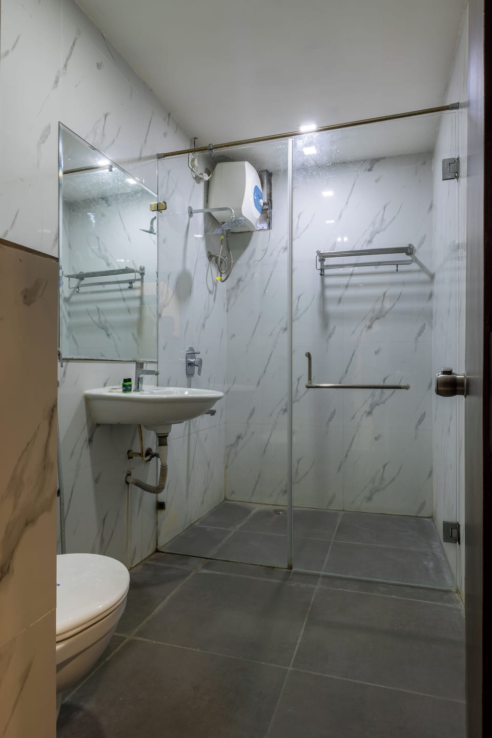 Shower, free toiletries, soap, shampoo