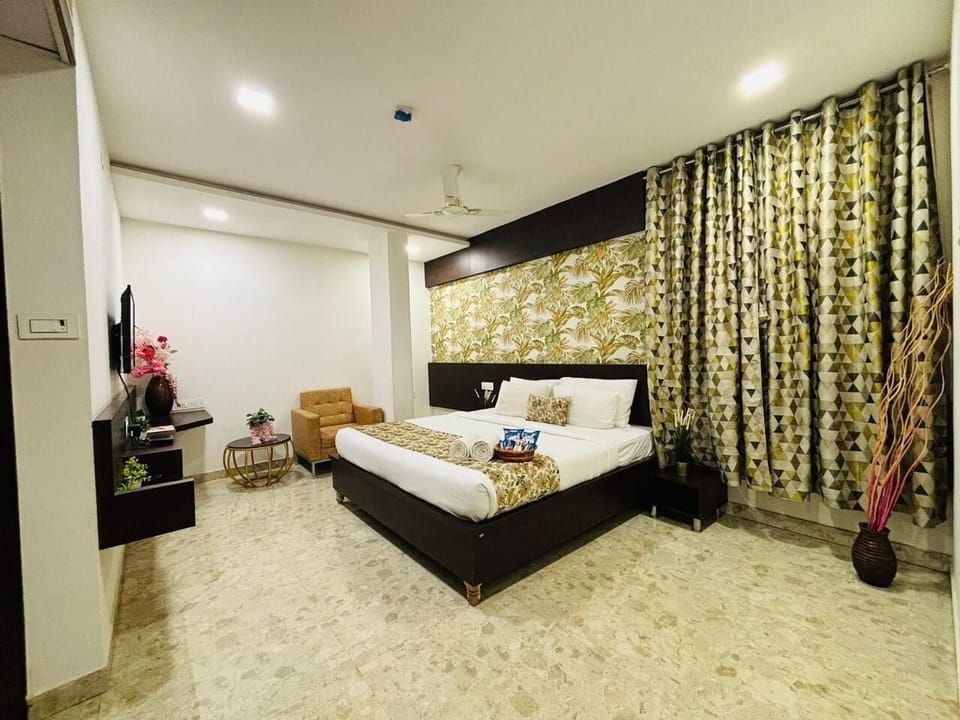 Egyptian cotton sheets, premium bedding, memory foam beds, in-room safe